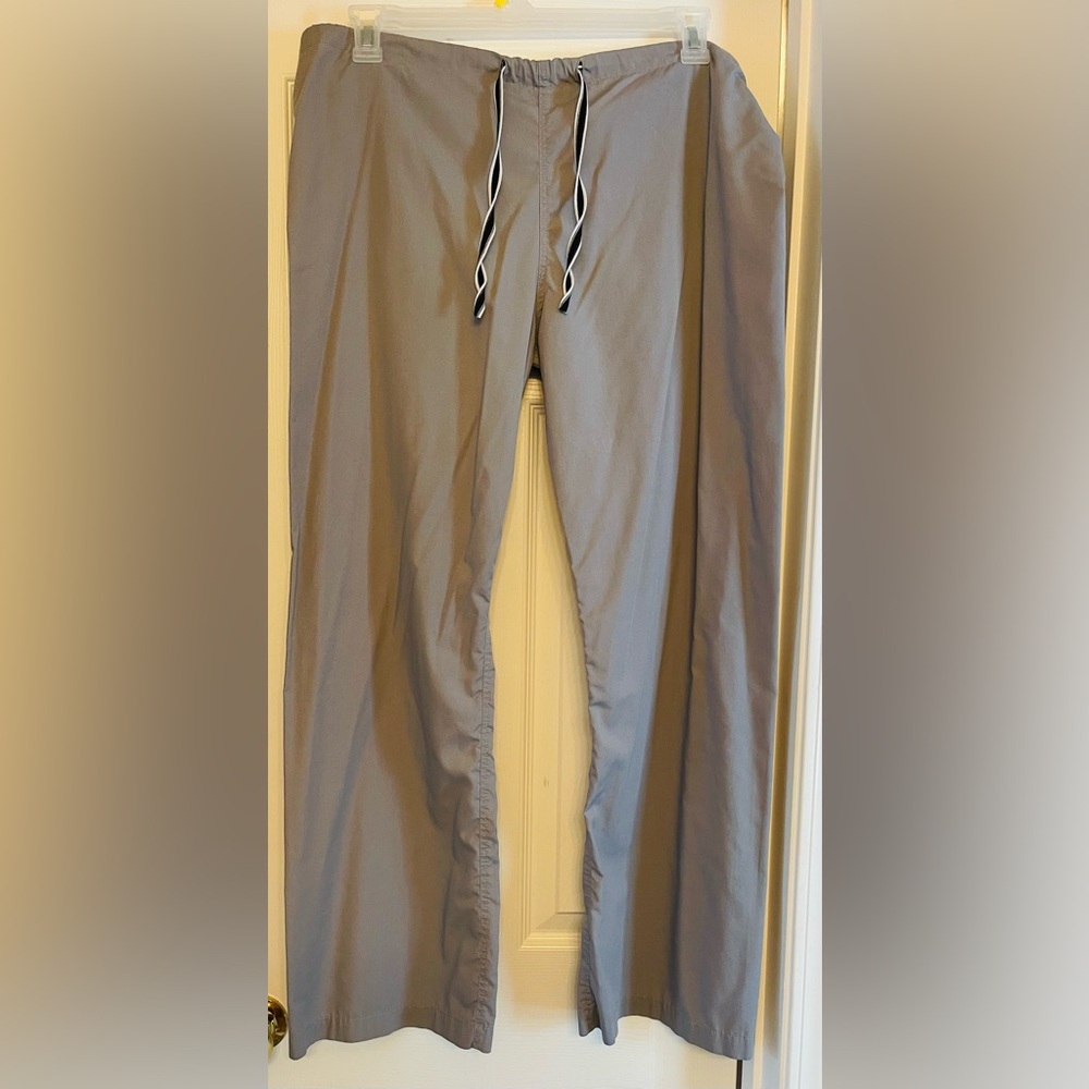 Blue Sky Scrubs Gray with black and white Drawstring (size M, regular length)